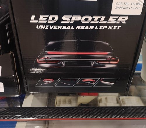 Slim spoiler beépített féklámpával