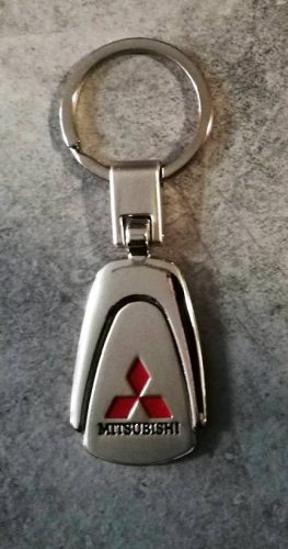 Kulcstartó fém Mitsubishi színes