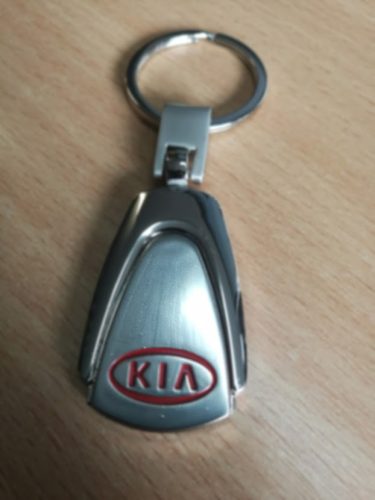 Kulcstartó fém KIA színes