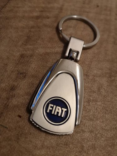 Kulcstartó fém Fiat színes