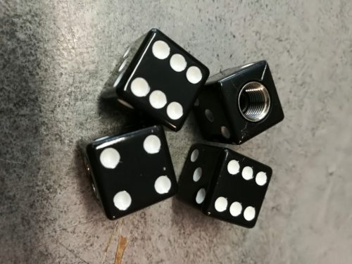 Dobókocka mintájú szelepsapka több színben