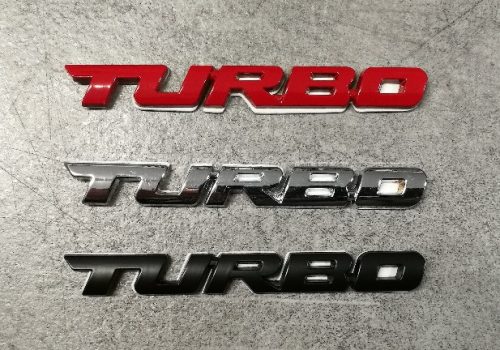 3D logo Turbo több színben Fém