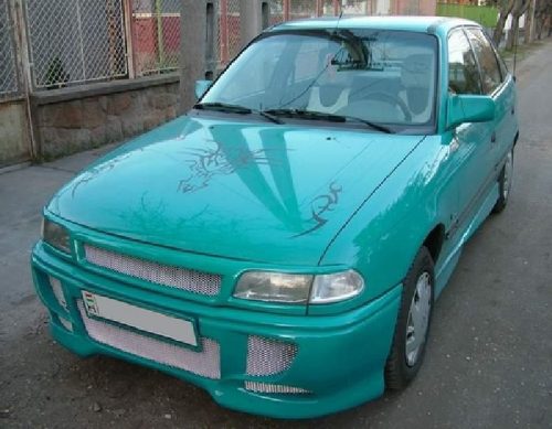 Opel Astra-F jel nélküli hűtőrács CAR