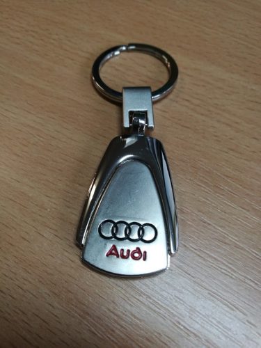 Kulcstartó fém Audi színes