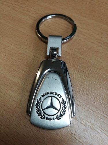 Kulcstartó fém Mercedes színes