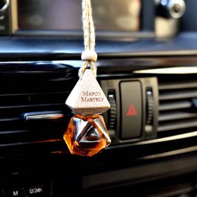 Illatosítók, Parfümök 